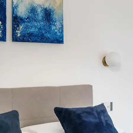 Zeus Luxe Florence